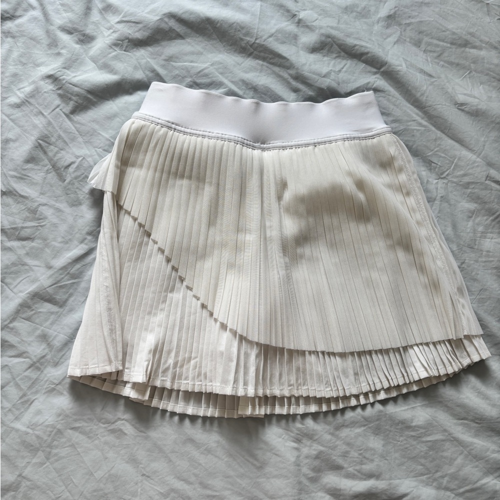 LULULEMON Tiered Pleats HR Tennis Skirt WHITE,
2 Chic White Layered Mini Skirt - Picture 3 of 8